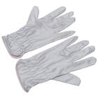 La mano bianca ha sudato i guanti di lavoro del poliestere del locale senza polvere di assorbimento su misura